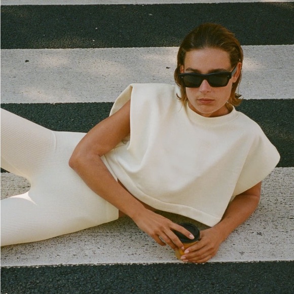 Zara Set - Ecru Round Neck Sweatshirt w/ Arm Holes & Seamless Bike Shorts - Picture 11 of 17